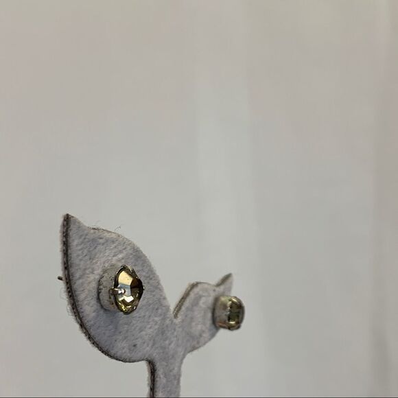 Silver gold tone Crystal Rhinestone stud earrings - Picture 9 of 10